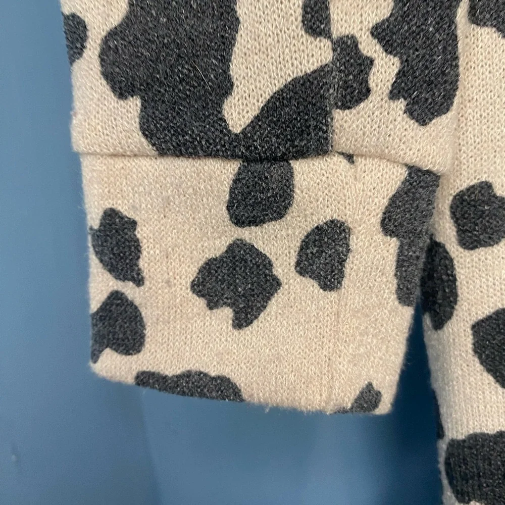 Reborn J Leopard Print Pocket Long Sleeve Top size small like new - Picture 4 of 5